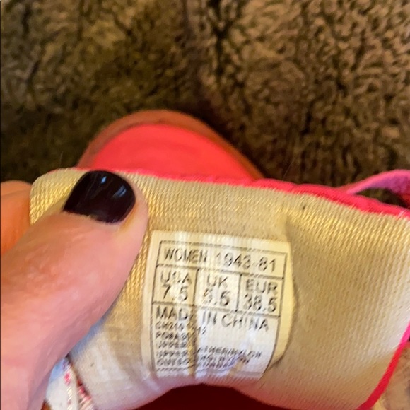 Saucony women’s lifestyle sneakers - Picture 3 of 5